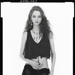 WOMAN STUDIO COLLECTION / ON THE ROAD 