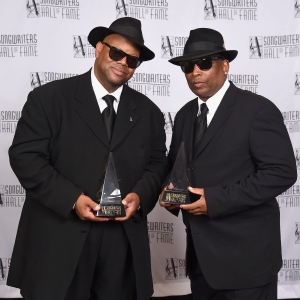 Regarder la vidéo Jimmy Jam and Terry Lewis, Songwriters Hall Of Fame 48th Annual Induction And Awards